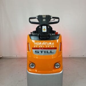 tractor de arrastre Still color amarillo y gris