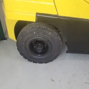 carretilla hyster gasoil amarilla, rueda