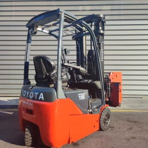 CARRETILLA TOYOTA CON PINZA