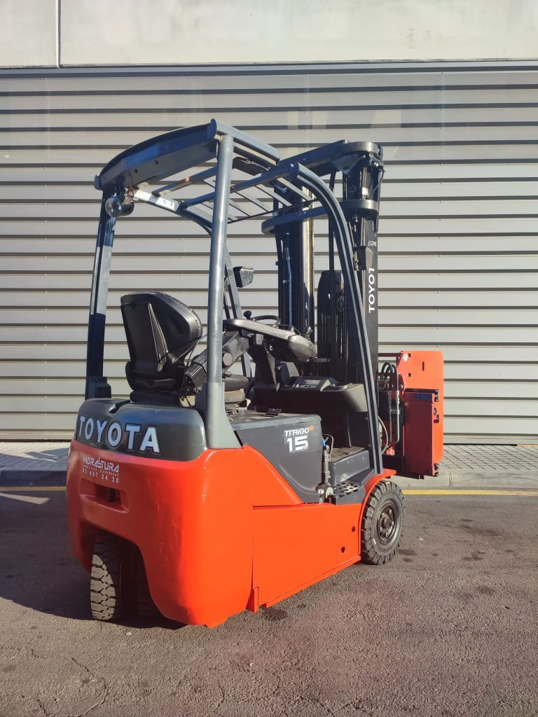 CARRETILLA TOYOTA CON PINZA
