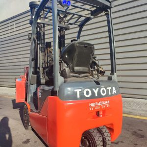CARRETILLA TOYOTA CON PINZA
