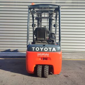 CARRETILLA TOYOTA CON PINZA
