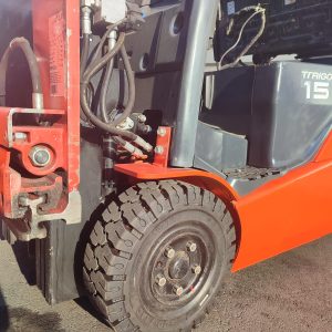 CARRETILLA TOYOTA CON PINZA
